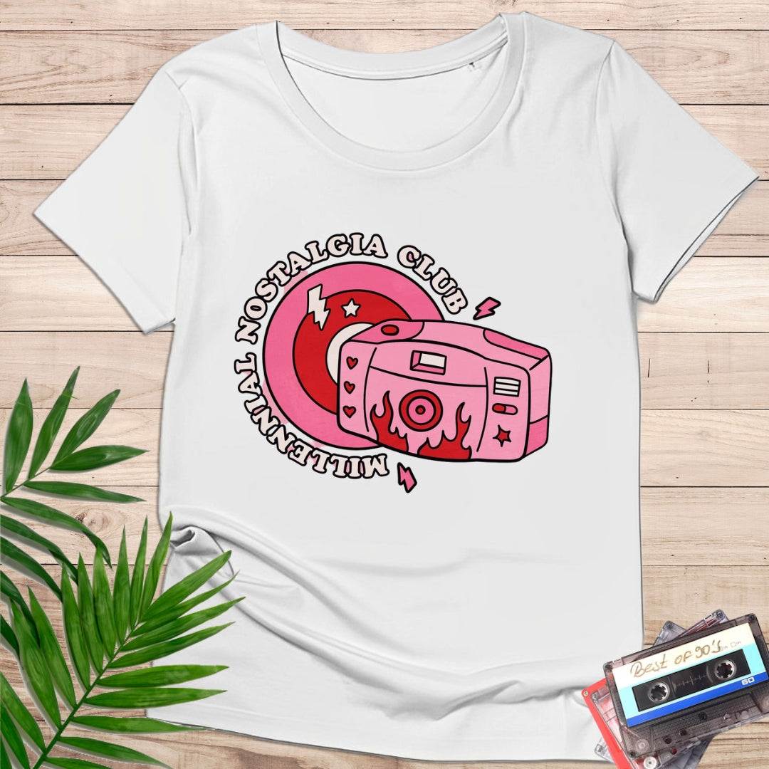 Camiseta "Millennial Nostalgia Club" – Diseño Retro Cámara 90s | KolorTees