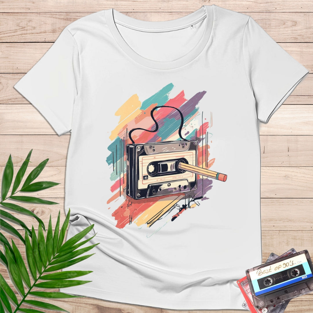 Camiseta "Rewind & Play" – Diseño Retro Cassette & Lápiz 90s | KolorTees