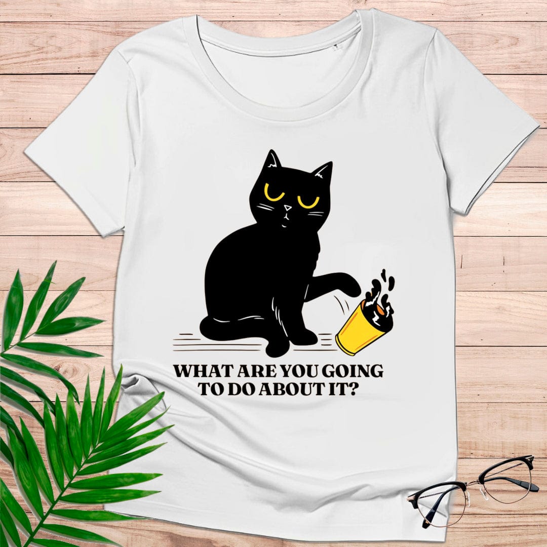 camiseta Camiseta Blanca Divertida – Gato Negro Travieso Tirando un Vaso