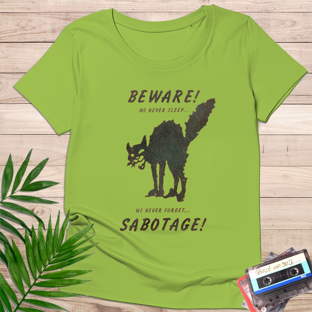 Camiseta "Beware! We Never Sleep… Sabotage!" – Gato Vintage Rebelde - KolorTees