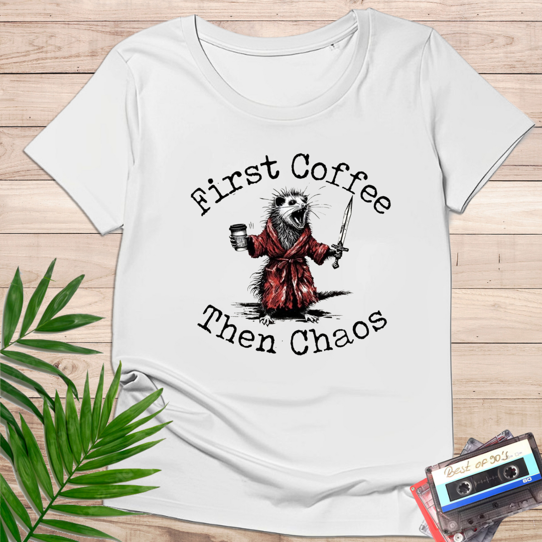 Camiseta "First Coffee Then Chaos" – Humor Matutino Ilustrado - KolorTees