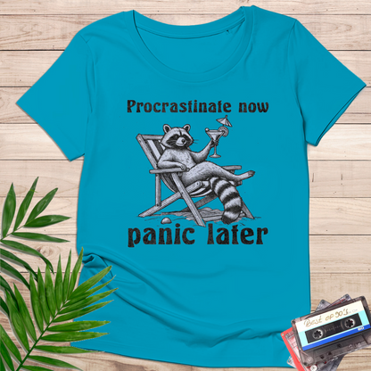 Camiseta "Procrastinate Now Panic Later" – Mapache Irónico Retro - KolorTees
