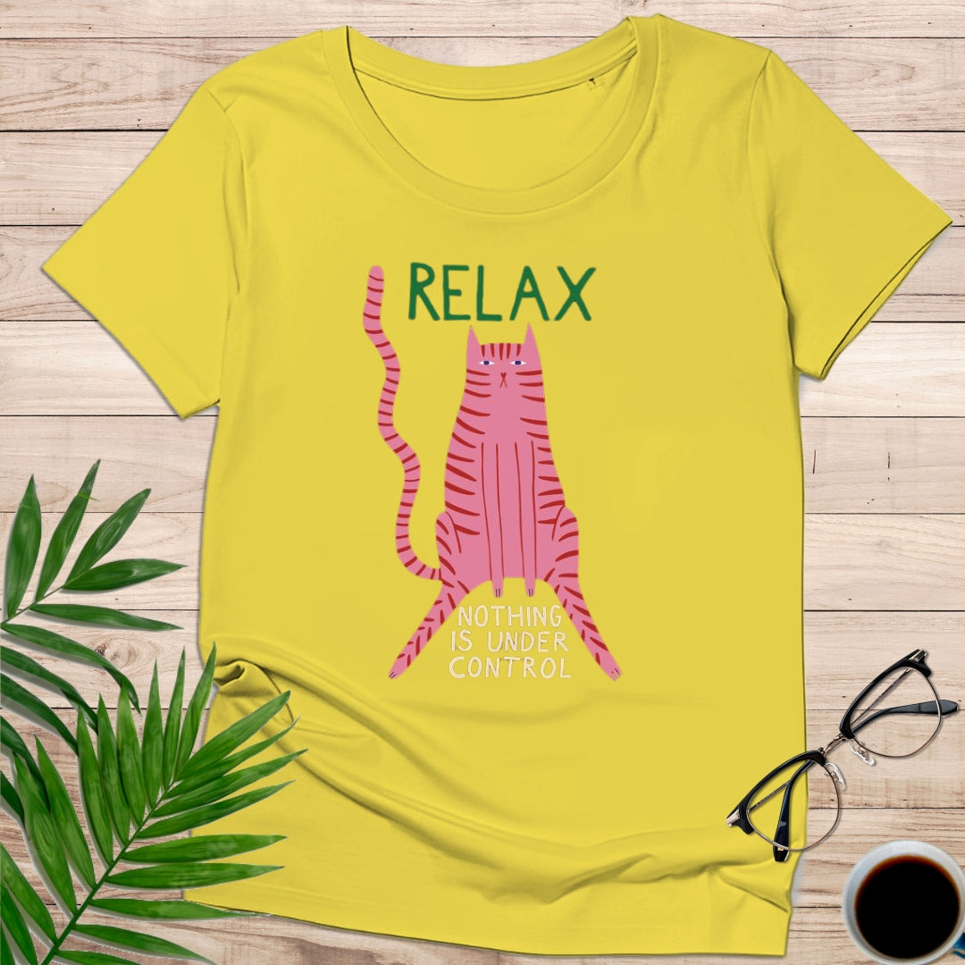 Camiseta "Relax – Nothing Is Under Control" – Gato Rosa Irónico